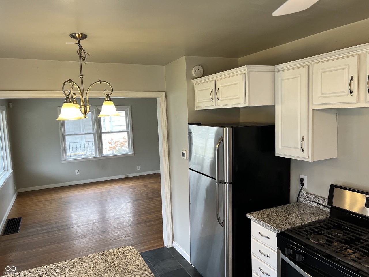 1328 Wallace Ave - Photo 7 of 28