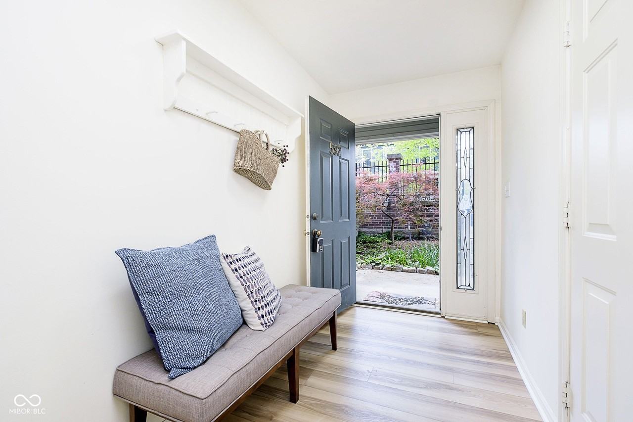 592 E Vermont St - Photo 4 of 50