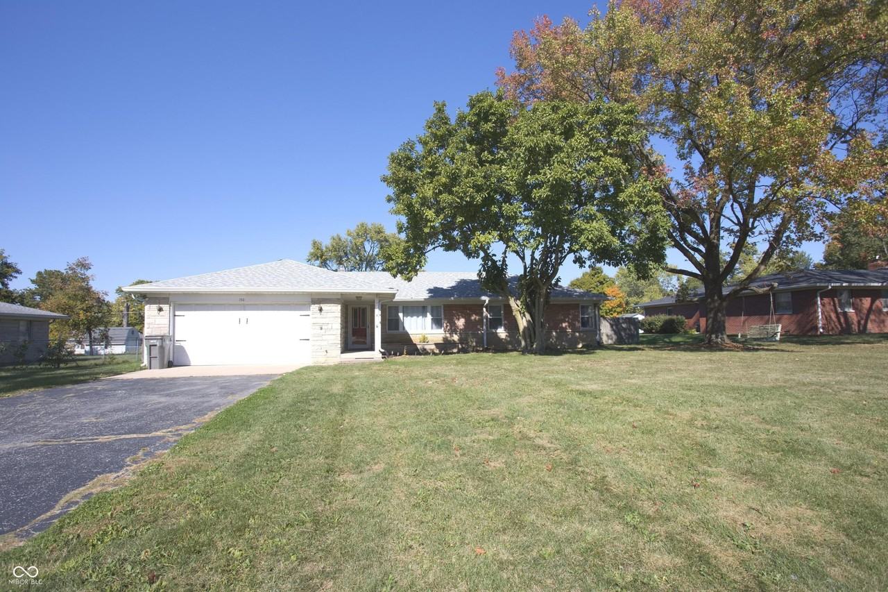 150 E Beechwood Ln - Photo 2 of 32