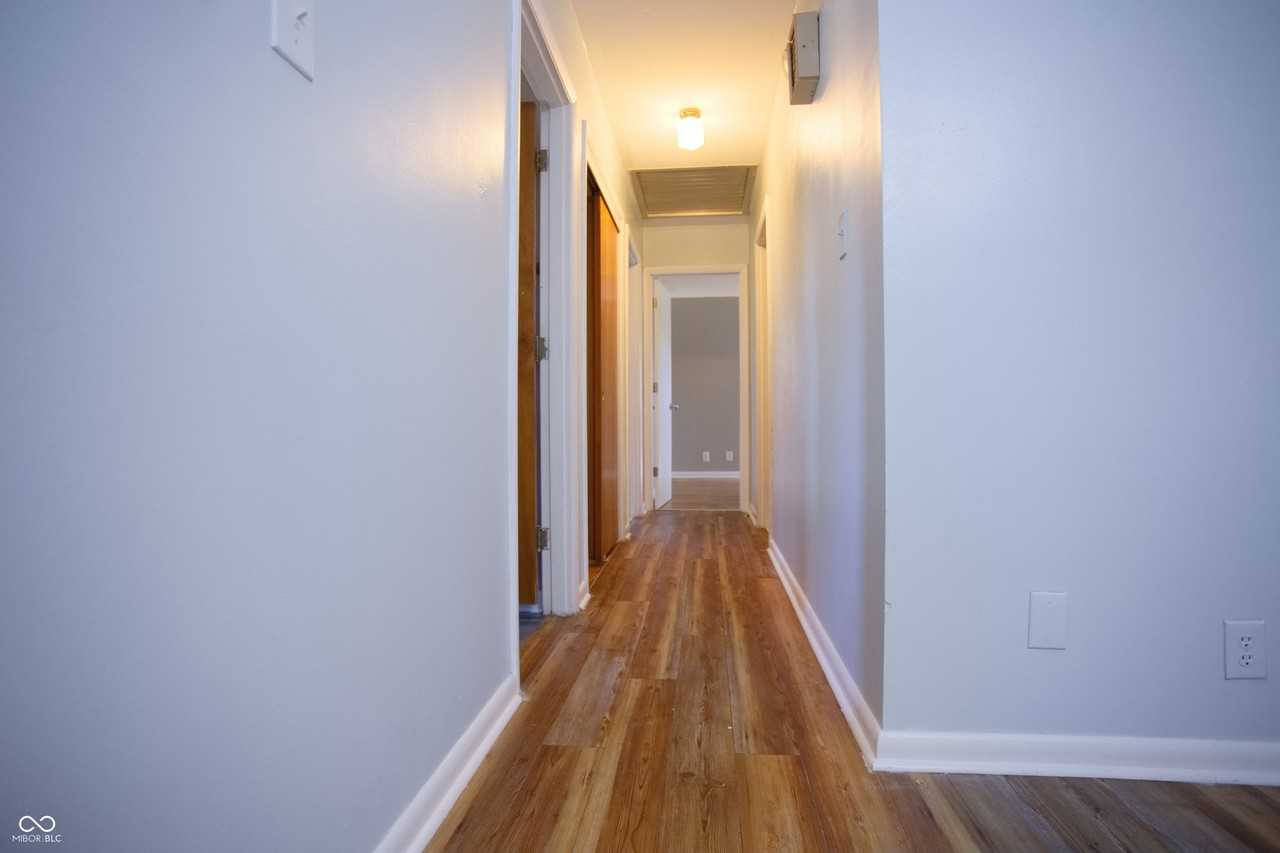 150 E Beechwood Ln - Photo 4 of 32