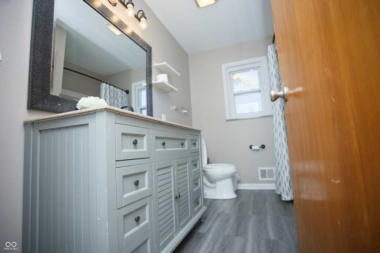 150 E Beechwood Ln - Photo 5 of 32