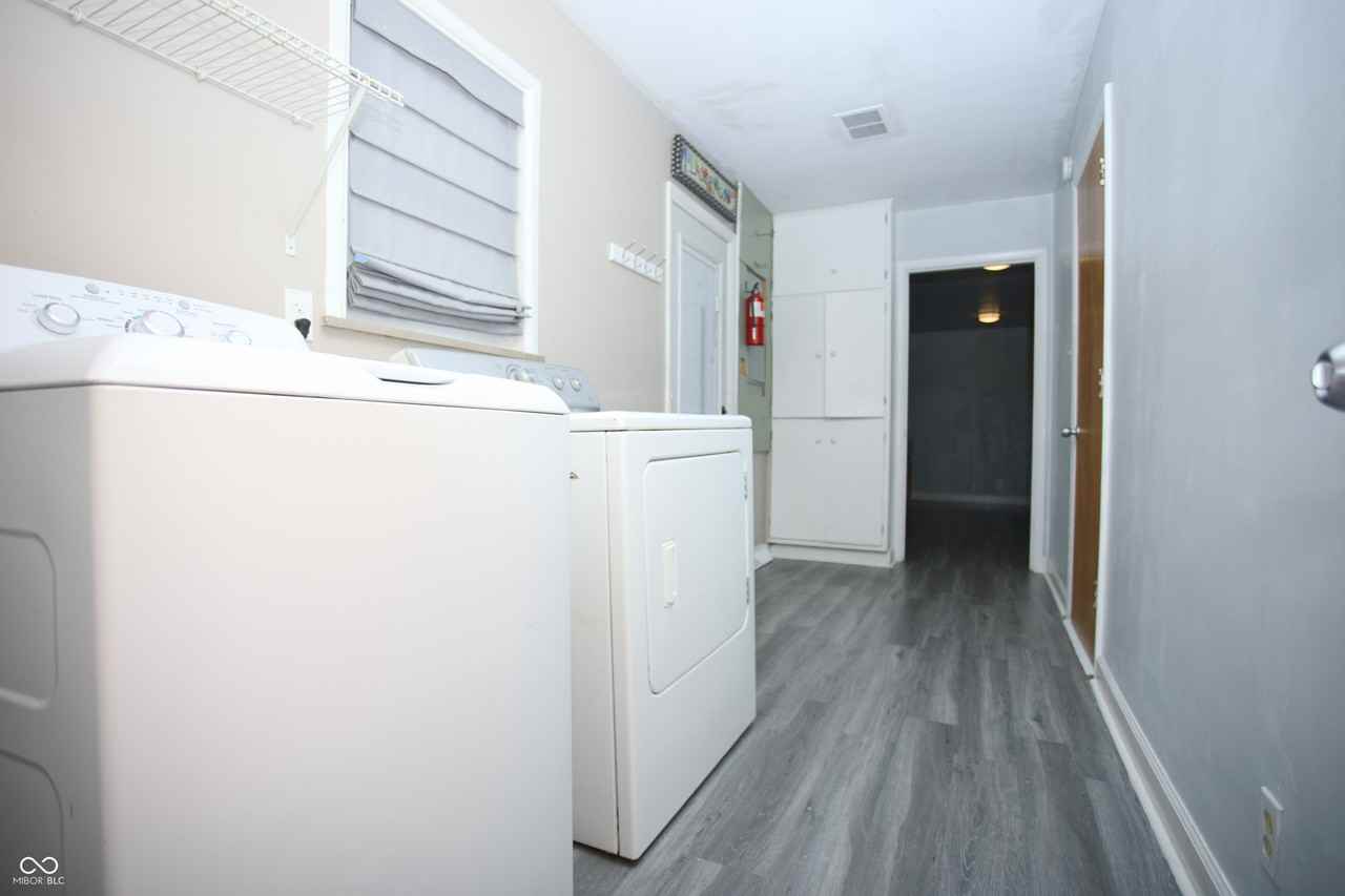 150 E Beechwood Ln - Photo 6 of 32