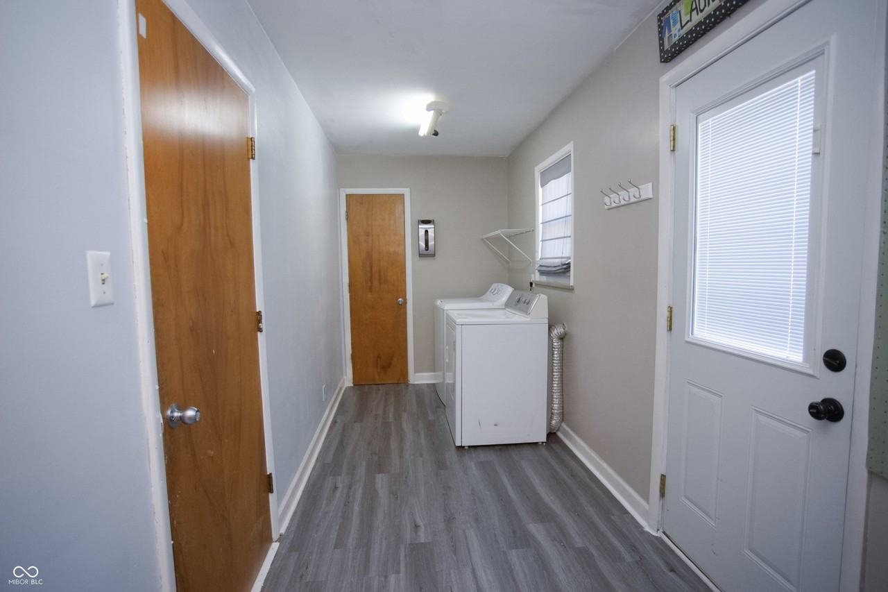 150 E Beechwood Ln - Photo 7 of 32