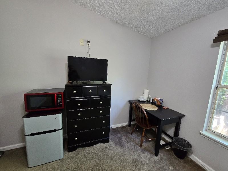 2325 Parrot Ln - Photo 5 of 11