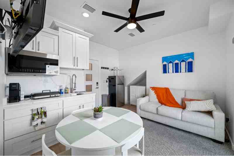 527 N Garden Ave - Photo 4 of 27