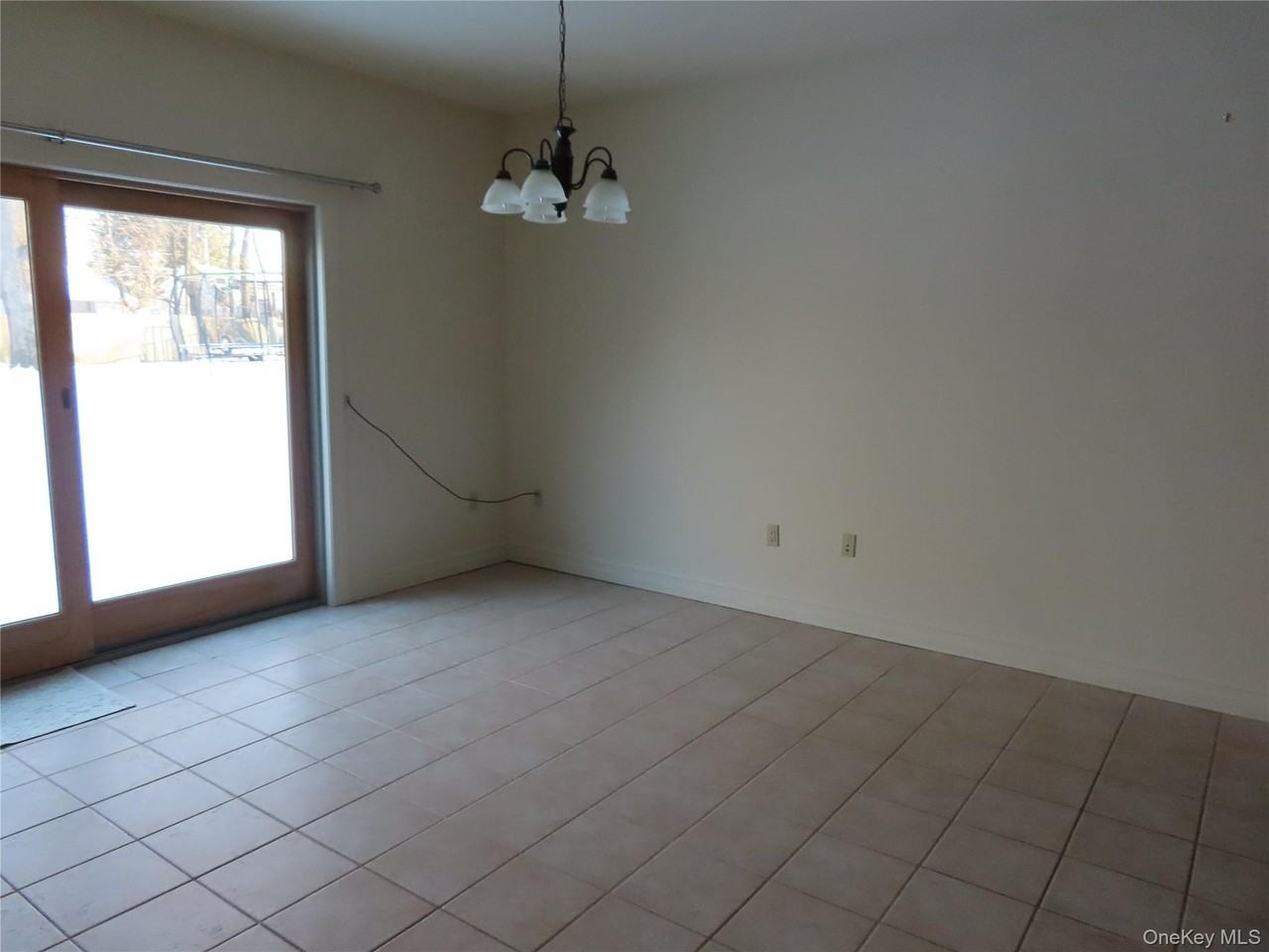 71 Railroad Ave - Photo 4 of 12