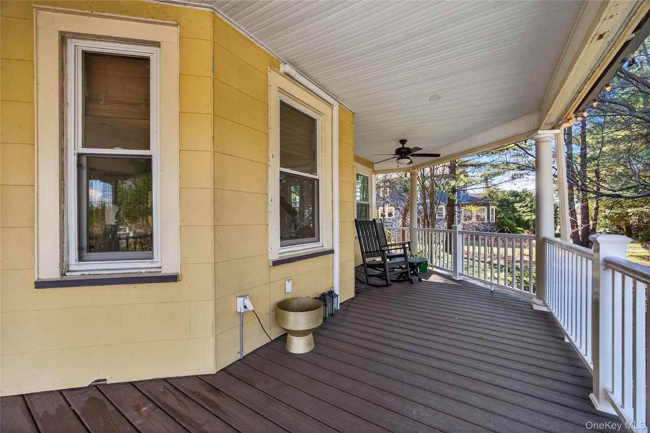 121 Morris Ave - Photo 4 of 44