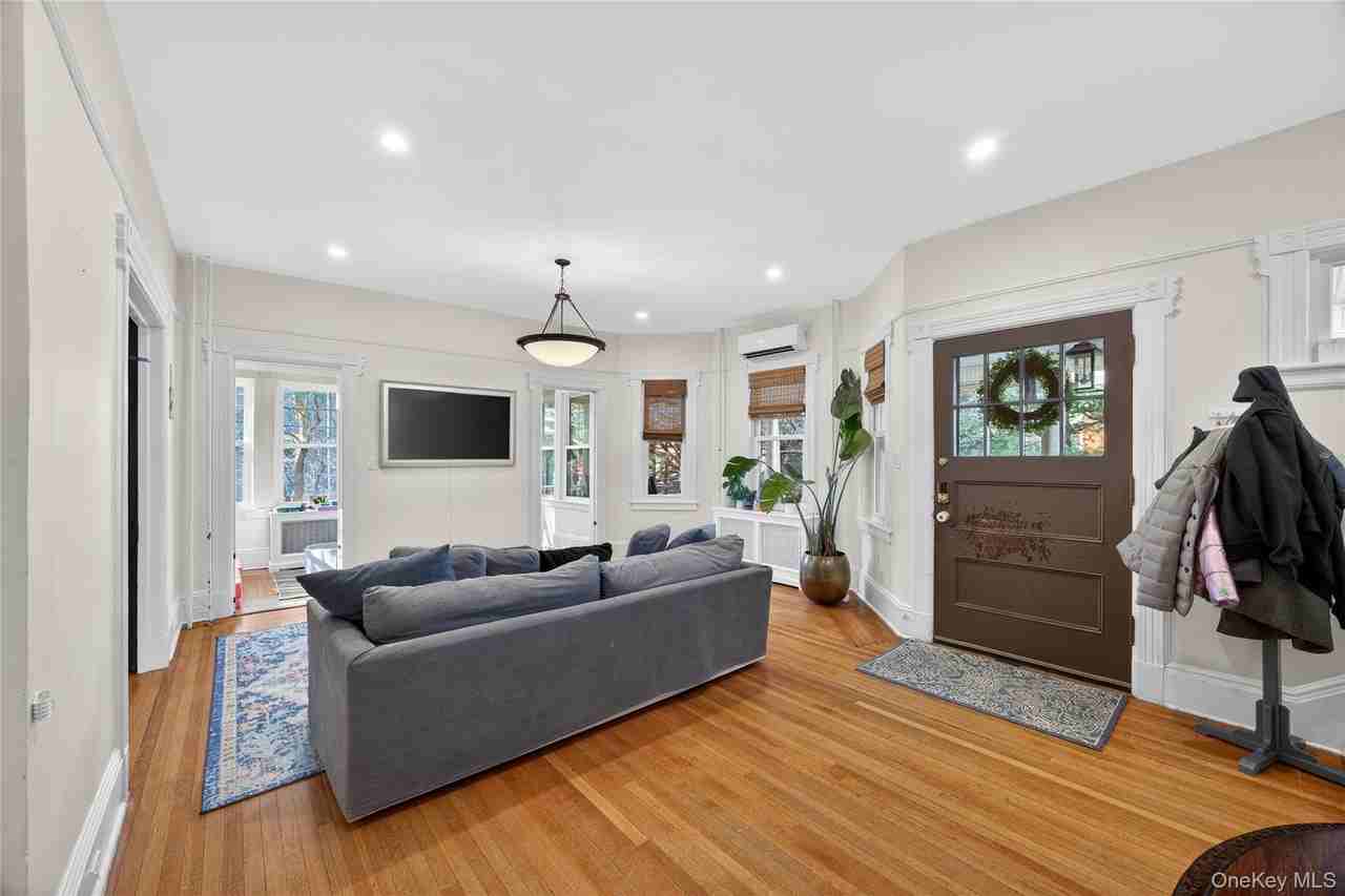 121 Morris Ave - Photo 5 of 44