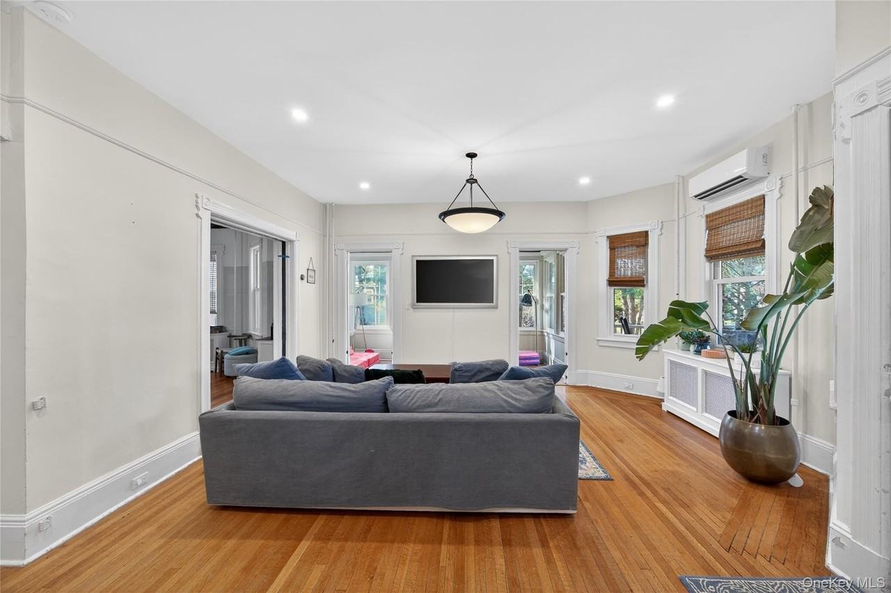 121 Morris Ave - Photo 6 of 44