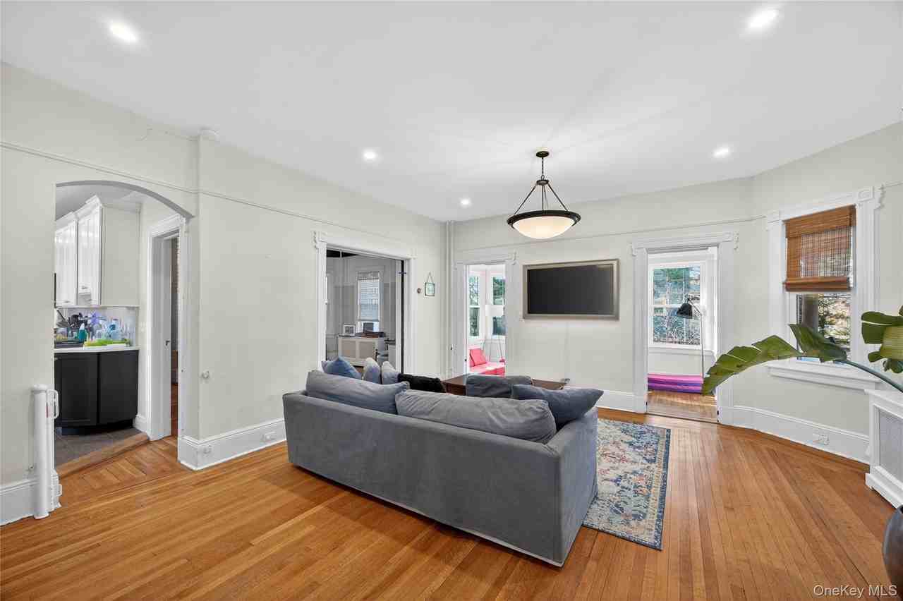 121 Morris Ave - Photo 7 of 44