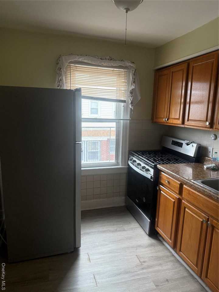 21120 99th Ave 2nd Fl - Photo 3 of 6