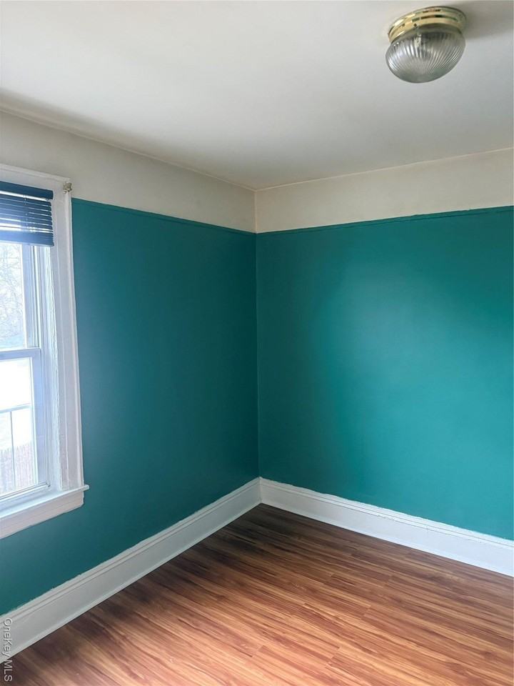 21120 99th Ave 2nd Fl - Photo 5 of 6