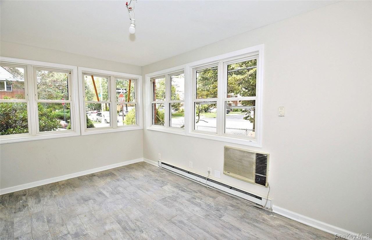 7503 197th St Unit 1 - Photo 3 of 20