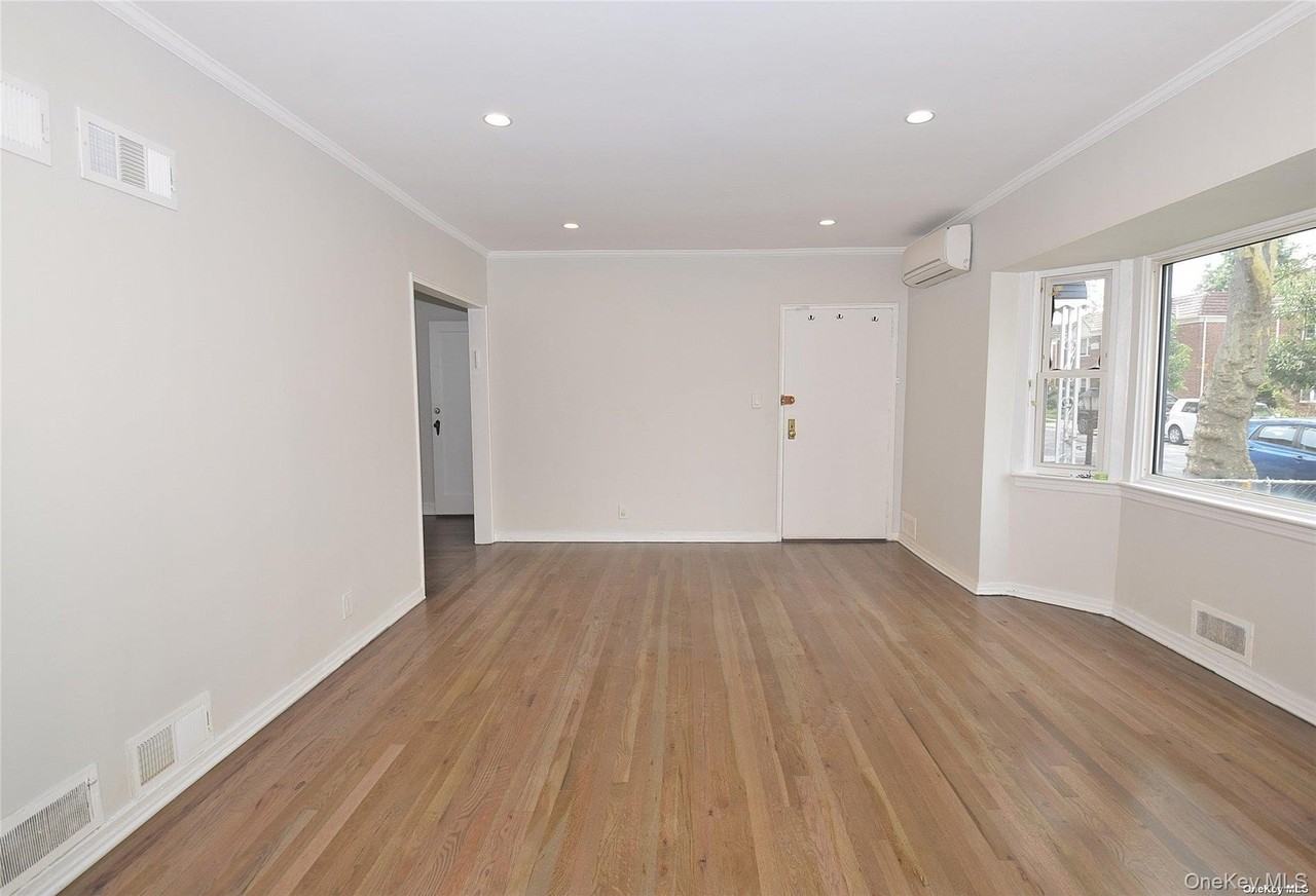 7503 197th St Unit 1 - Photo 5 of 20