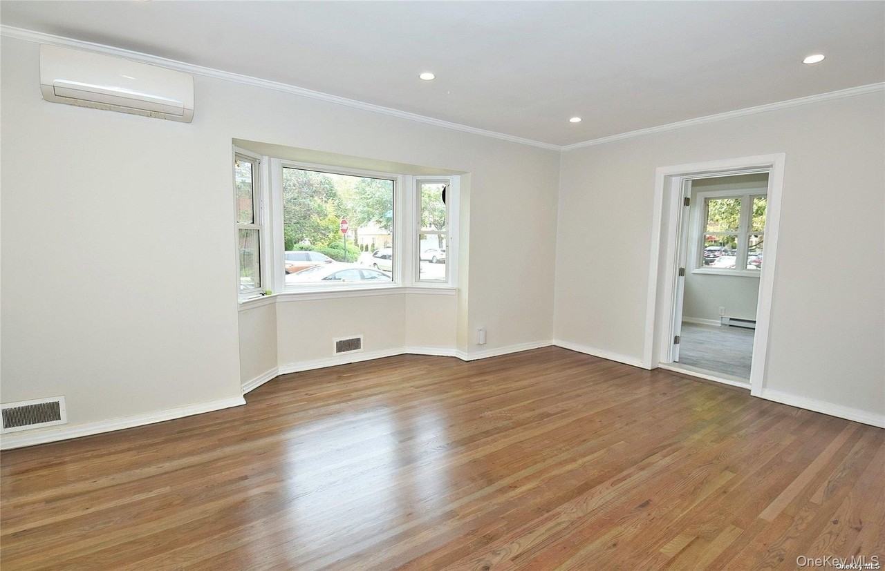 7503 197th St Unit 1 - Photo 6 of 20