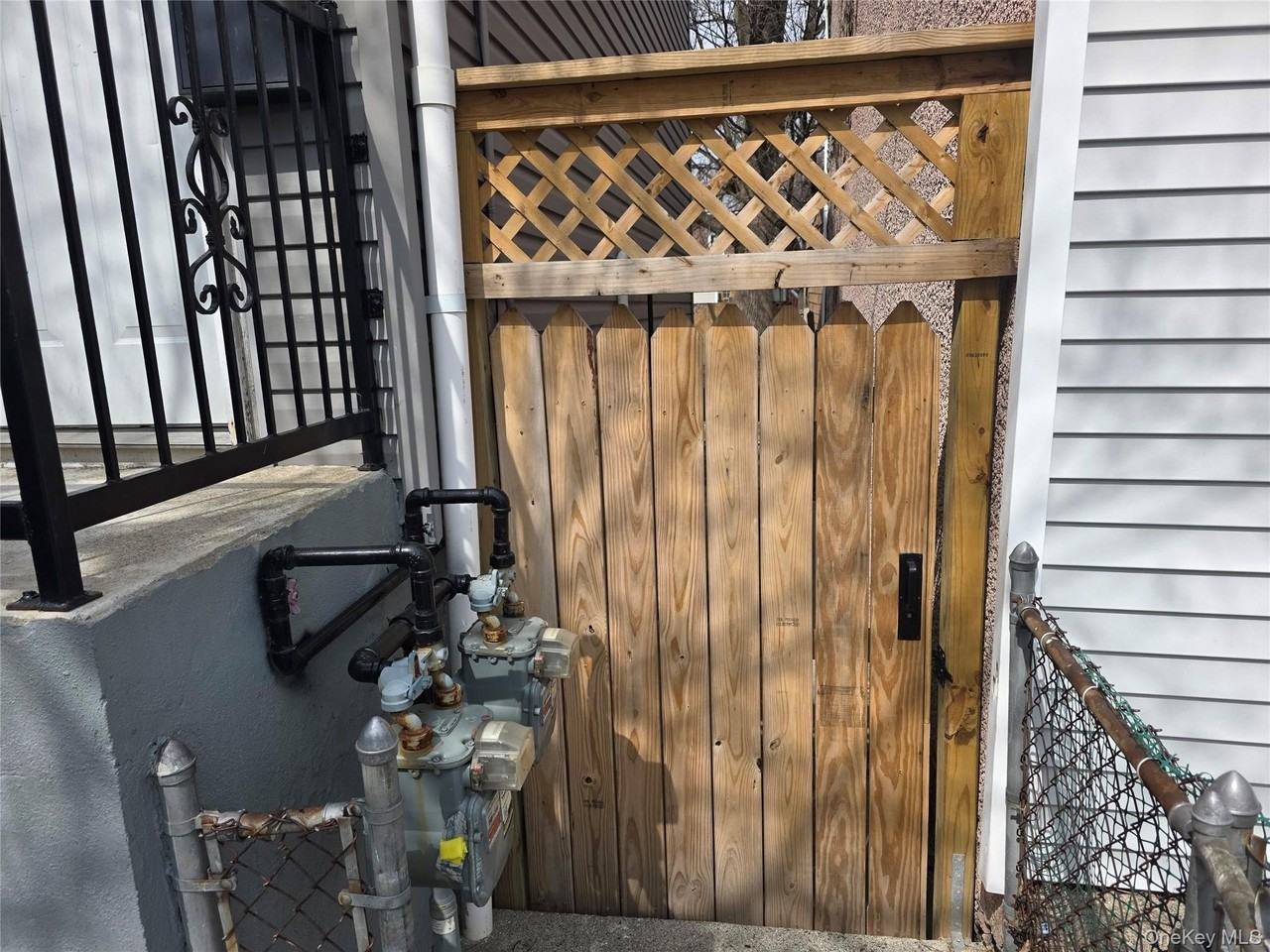 42 Hasbrouck St Unit A - Photo 2 of 6