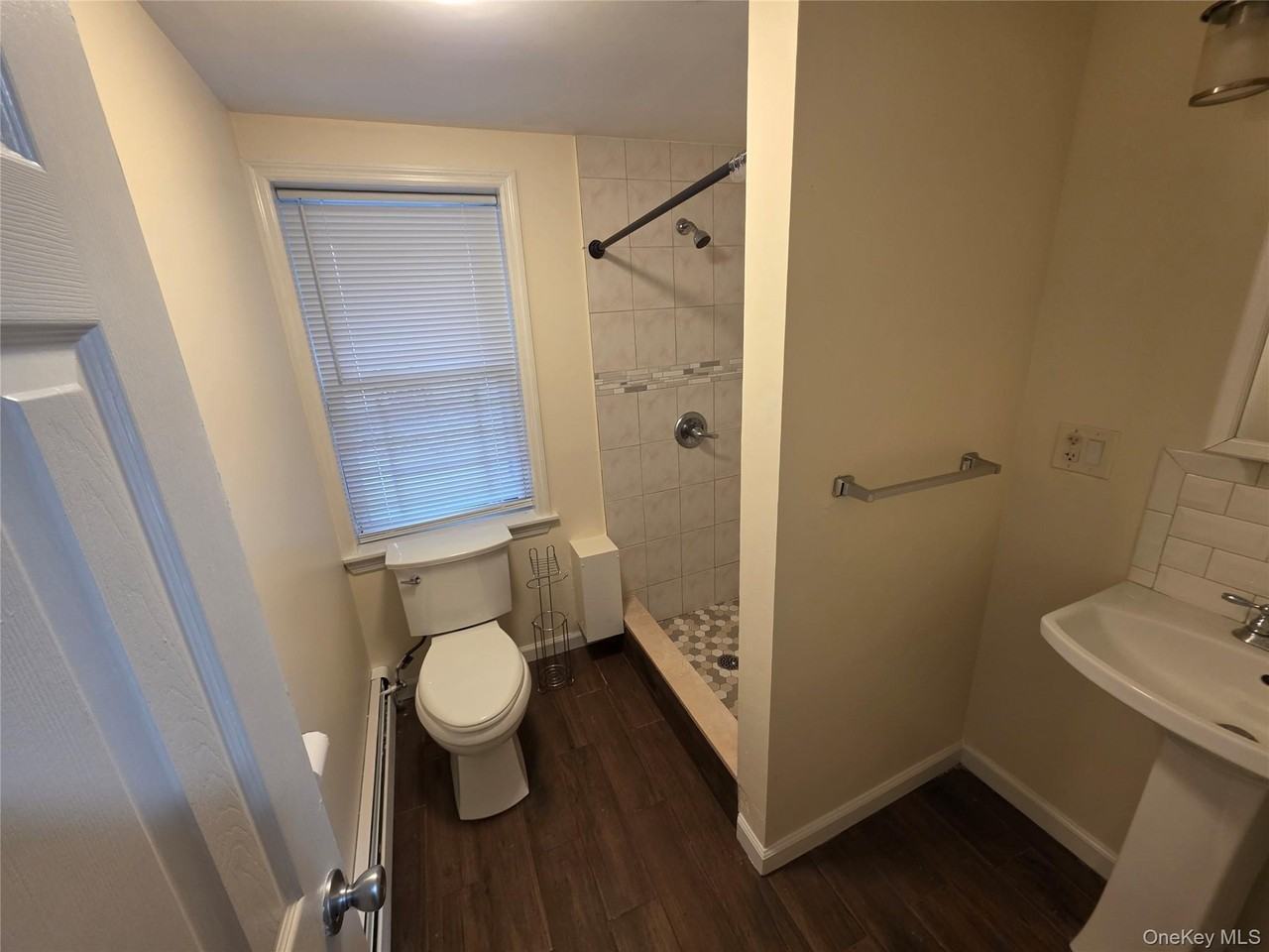 42 Hasbrouck St Unit A - Photo 4 of 6