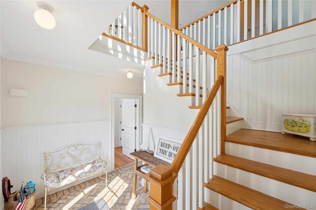 902 Dune Rd - Photo 3 of 30