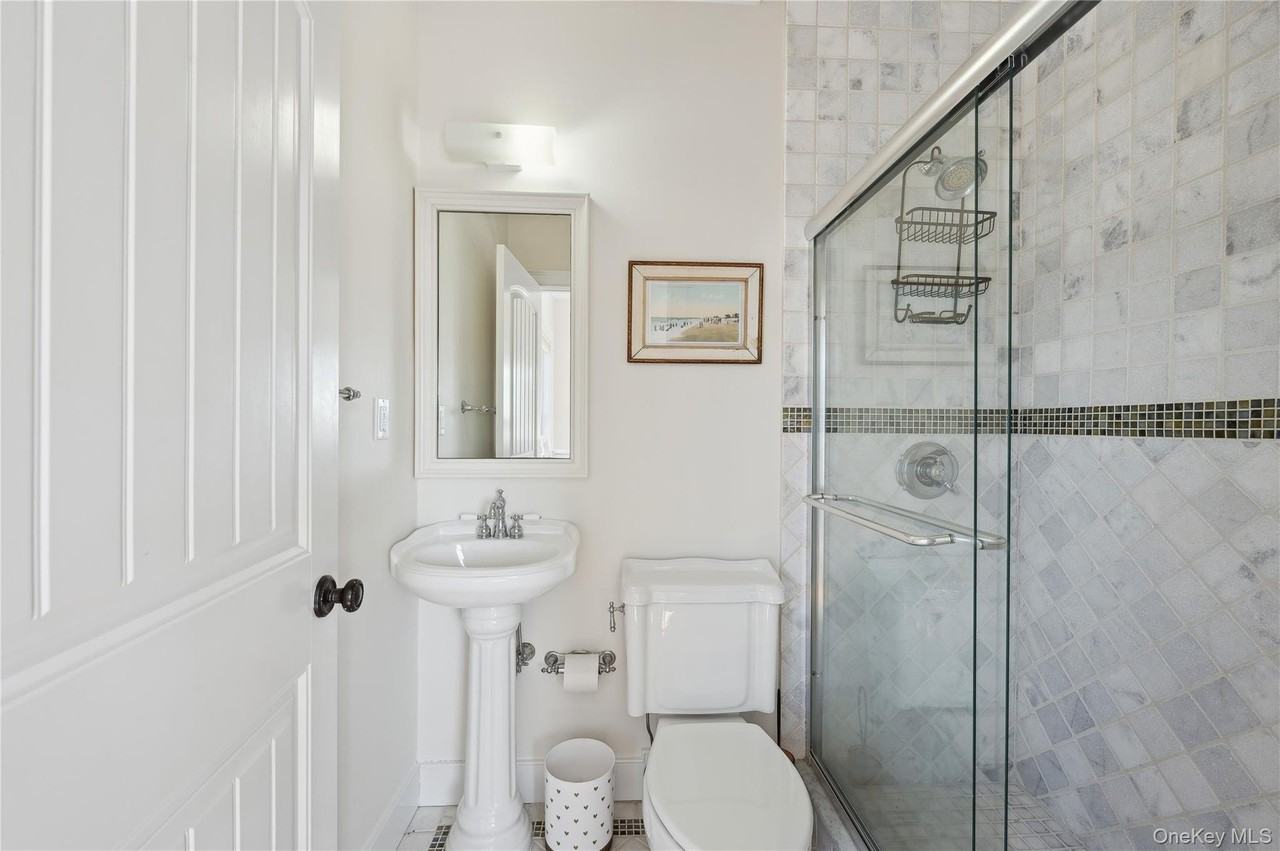 902 Dune Rd - Photo 5 of 30