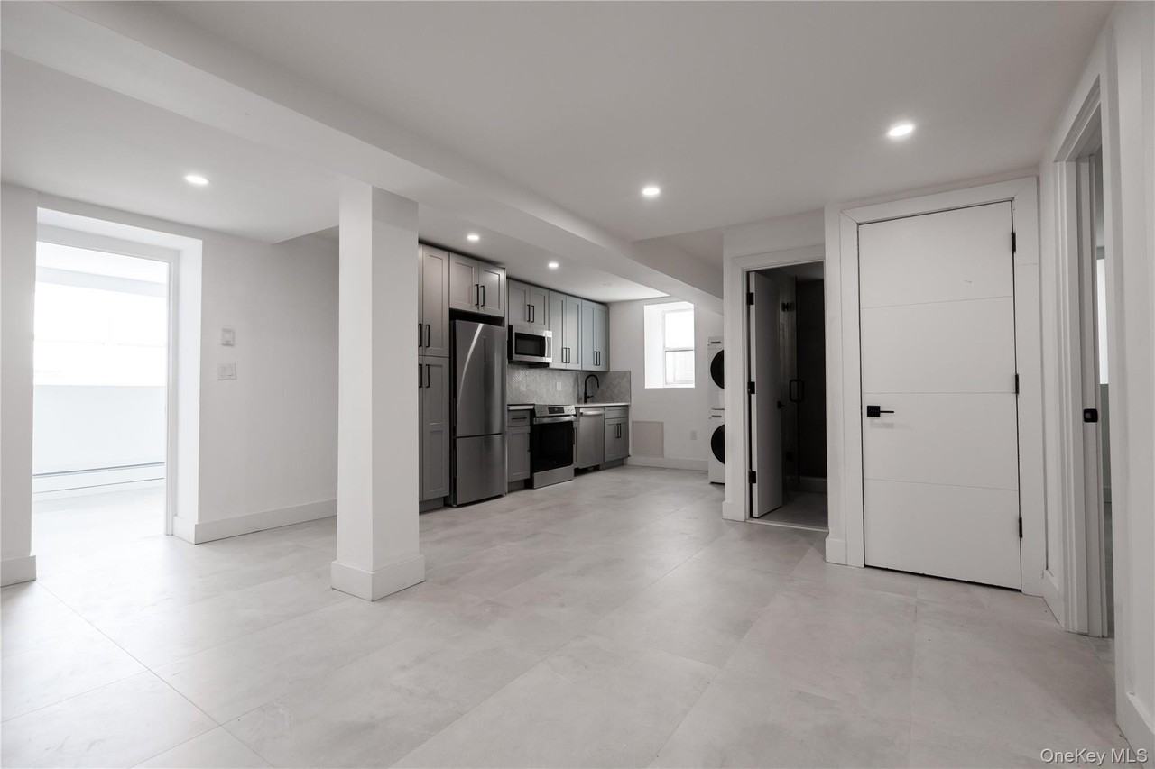 315 315 BW W Broadway #BW - Photo 7 of 11