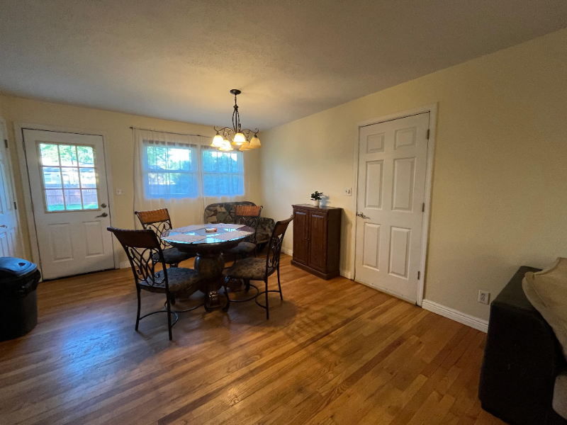 2216 Delaware Dr - Photo 4 of 20