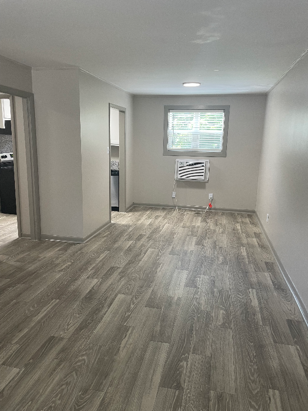 1106 W 7th St #2 - Photo 2 of 12