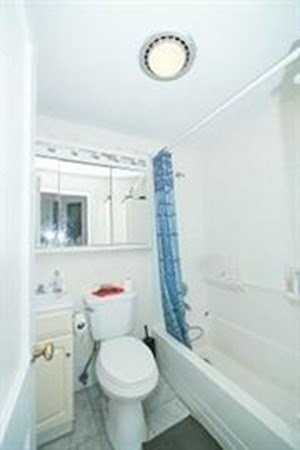 342 Commonwealth Ave Apt 3 - Photo 6 of 9