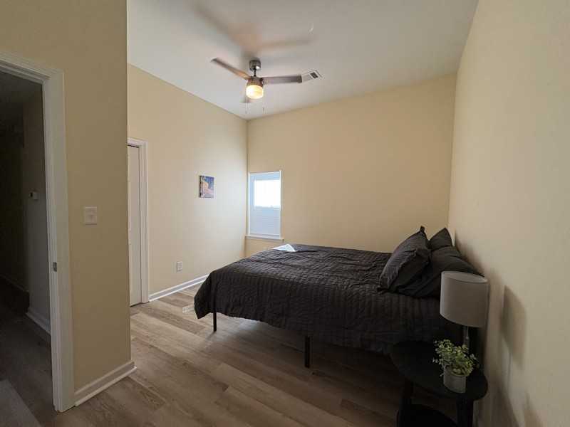 405 Bender St - Photo 6 of 8