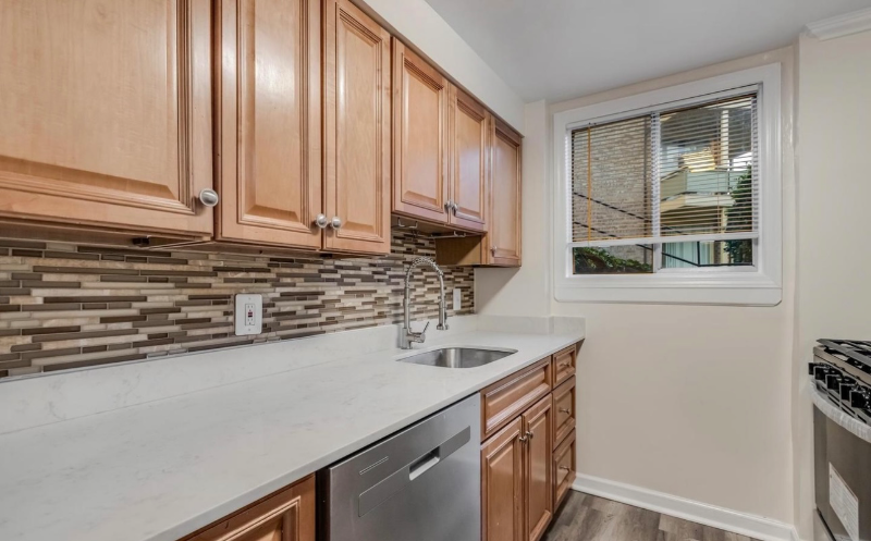 7135, Donnell Pl #A1 - Photo 3 of 12