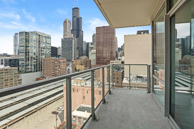 720 S Clark St - Photo 5 of 16