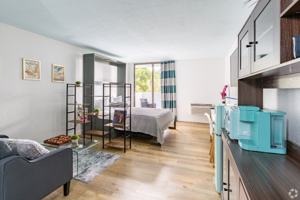 featured image of 3501 Inverrary Blvd