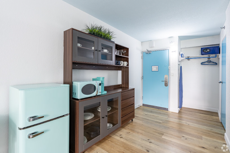 3501 Inverrary Blvd - Photo 6 of 18