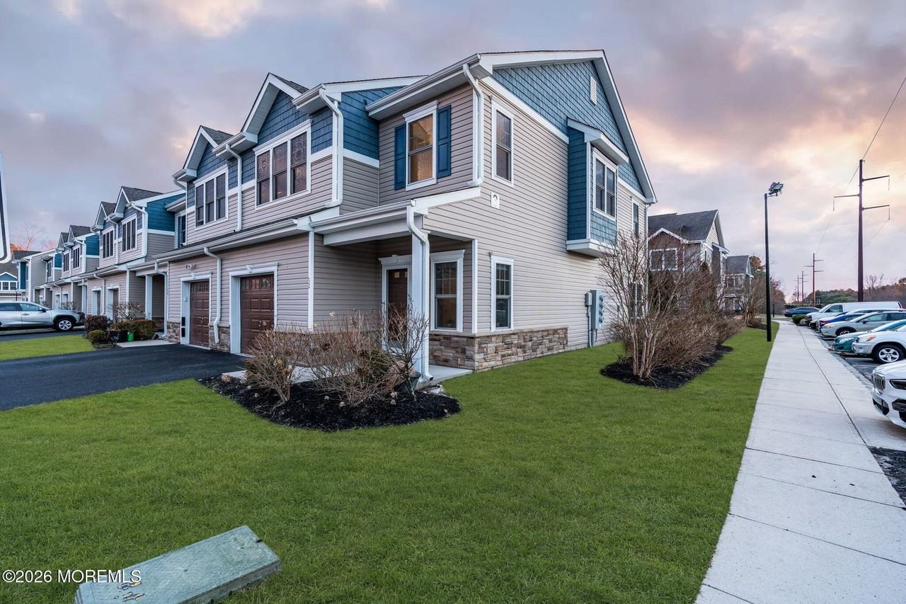 52 Rockingham Way Unit 1 - Photo 3 of 29