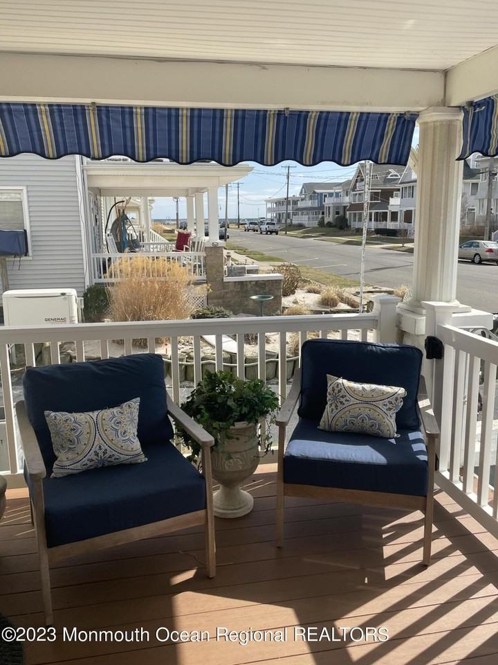 114 7th Ave - Photo 5 of 41