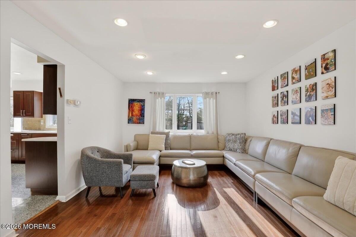 57 Jamestown Rd - Photo 5 of 33