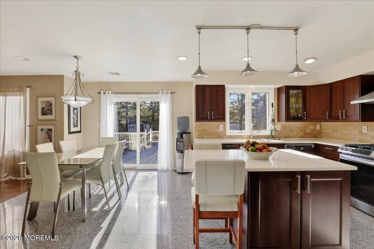 57 Jamestown Rd - Photo 7 of 33