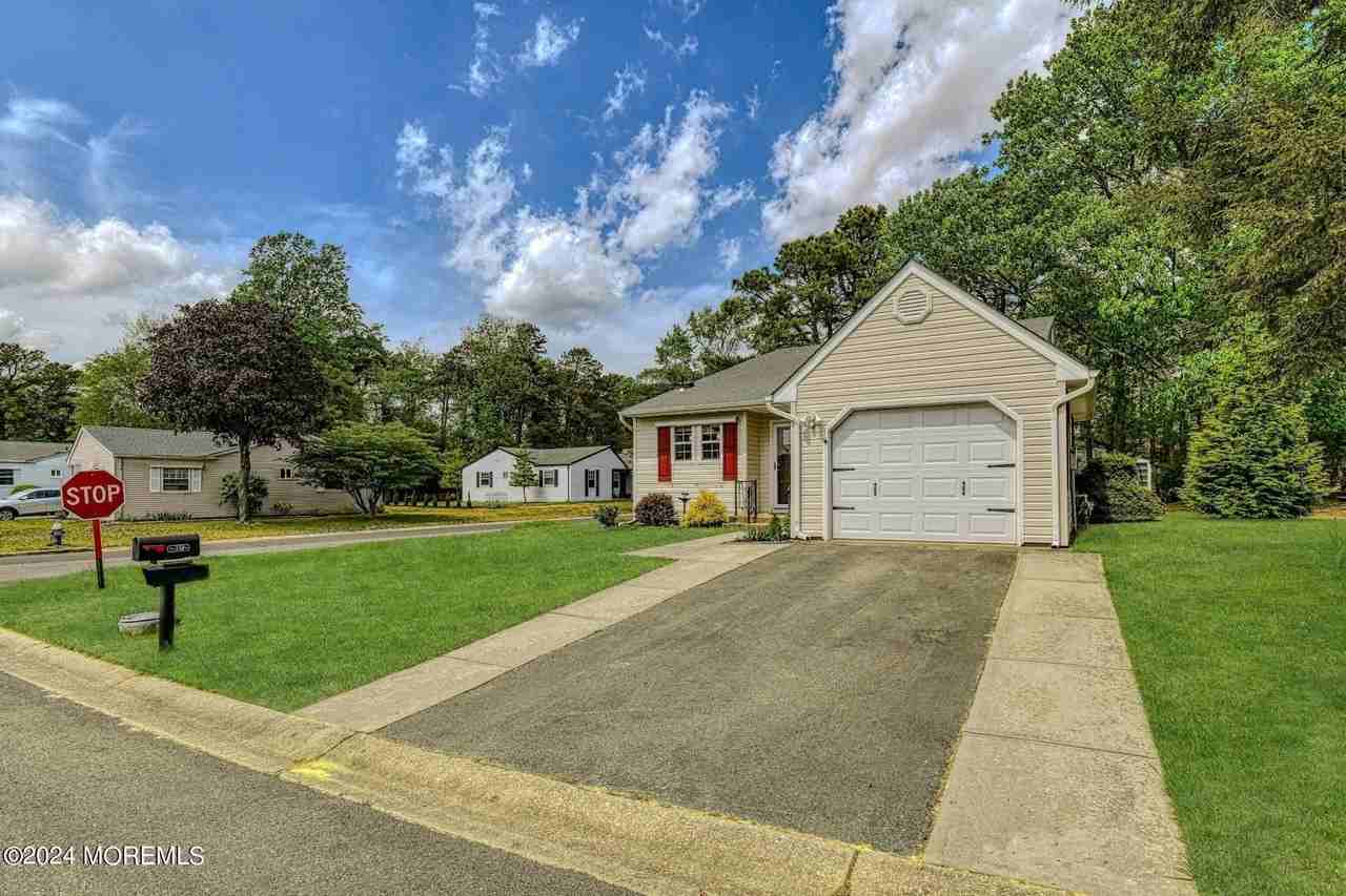 35 Auburn St Unit 54b - Photo 2 of 28