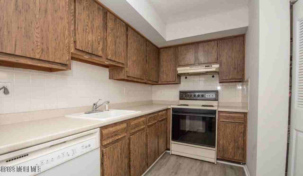 238 Sawmill Rd Unit 383 - Photo 4 of 6