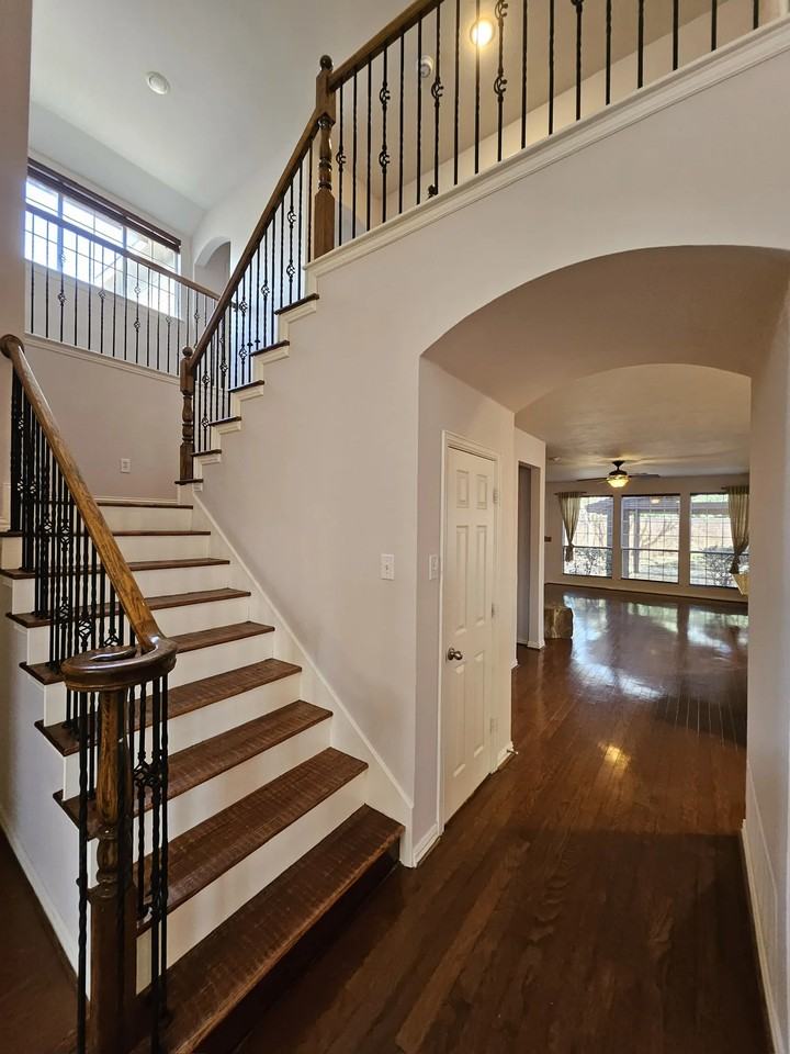 1221 Capital Dr - Photo 3 of 19