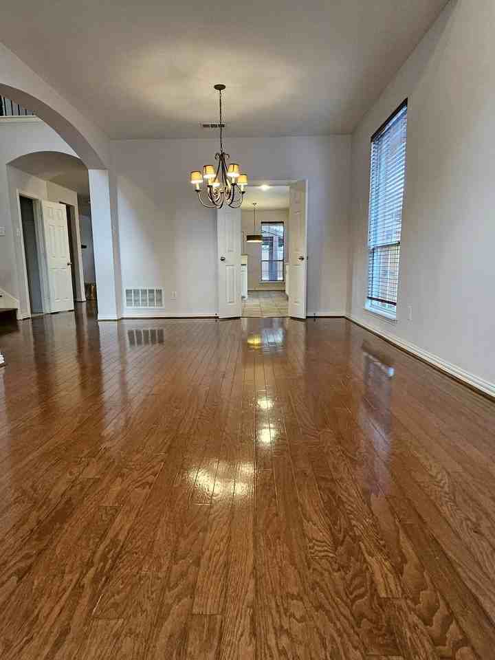 1221 Capital Dr - Photo 5 of 19