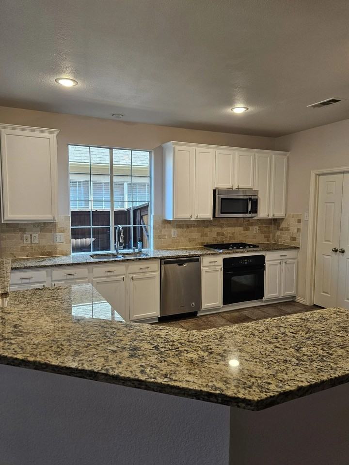 1221 Capital Dr - Photo 6 of 19