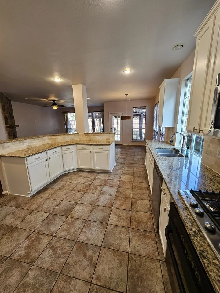 1221 Capital Dr - Photo 7 of 19