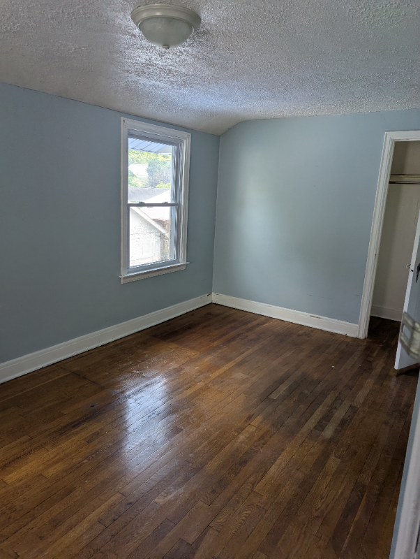 367 Laird Ave Se - Photo 7 of 13