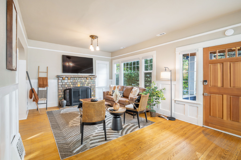 720 Ne 47th St - Photo 3 of 18