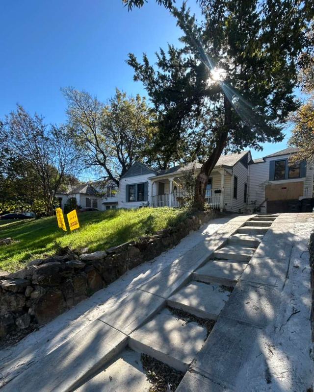 314 W Clarendon Dr - Photo 3 of 5