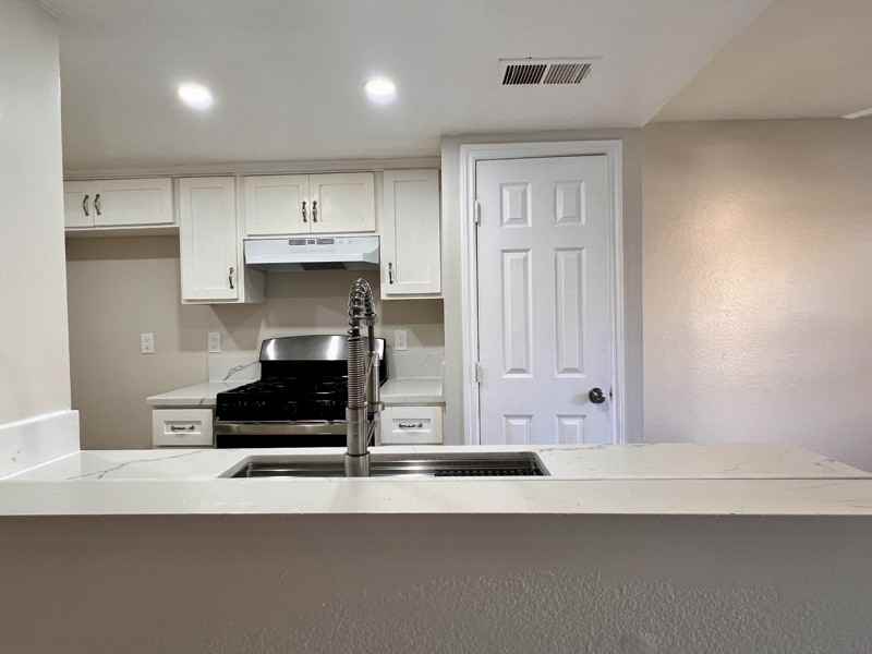 1731 Normandy Pl #70B - Photo 3 of 9