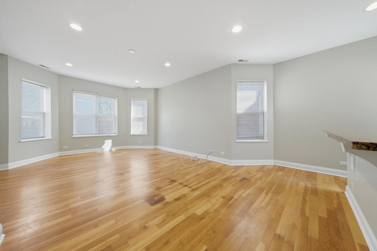 4742 N Sawyer Ave Apt 2 - Photo 6 of 46