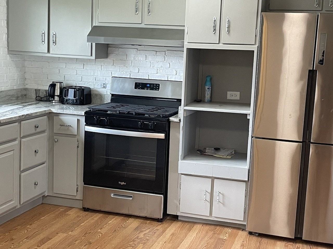 594 W Comstock Ave - Photo 4 of 11