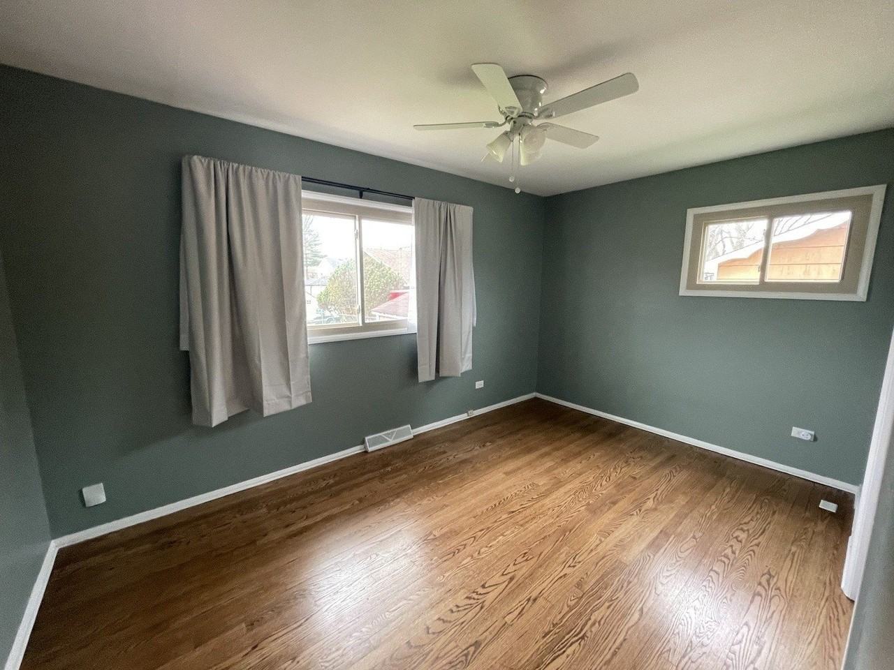 594 W Comstock Ave - Photo 7 of 11