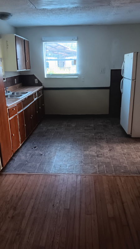 24551 Cunningham Dr - Photo 2 of 5